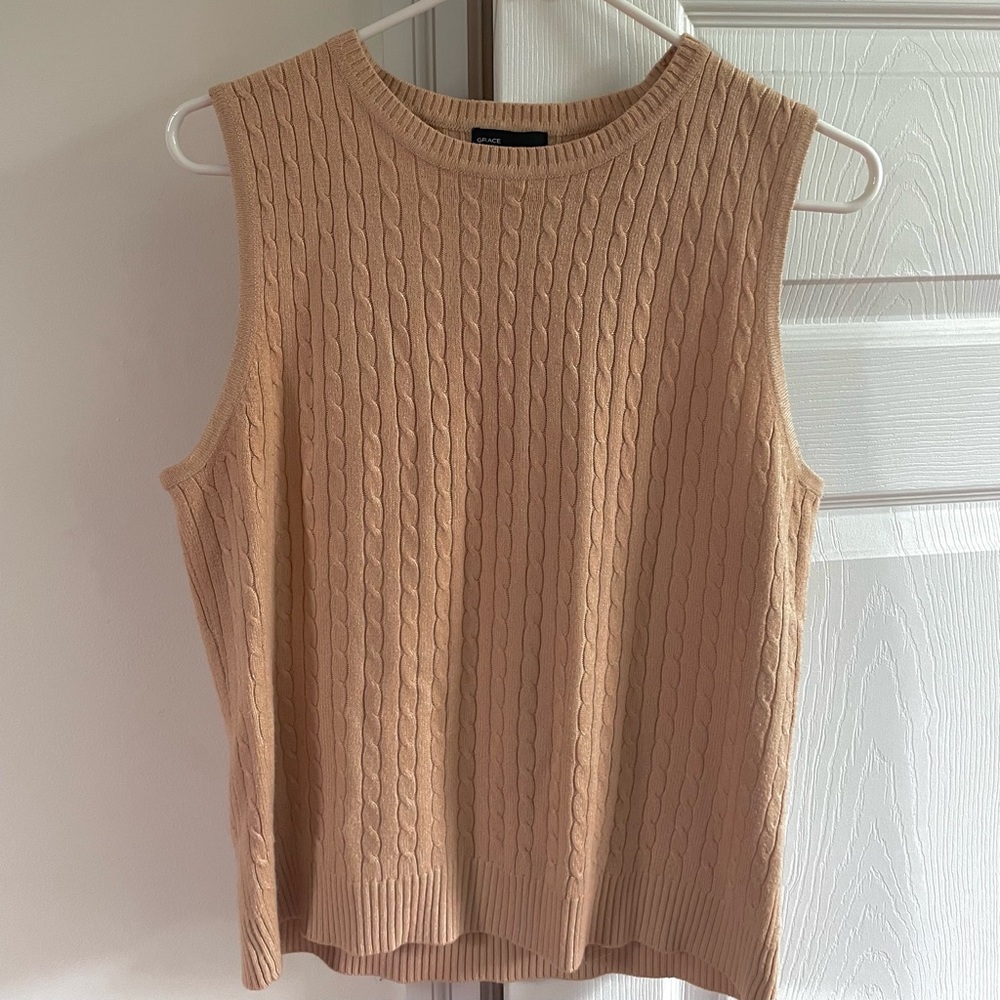 Super trendy Grace Elements sweater vest